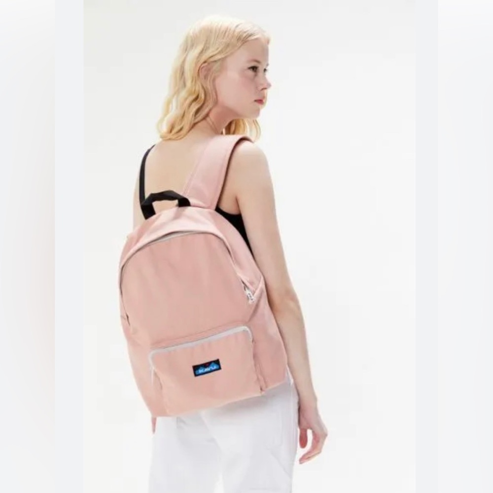 Kavu Gorbea Backpack, Blush 15”x12”
Ago 026)